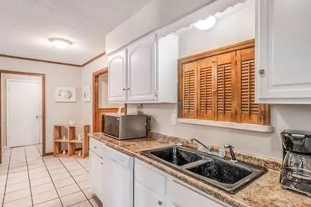Minutes From The Airport - Wonderful Warrington Βίλα Μέμφις 0*,