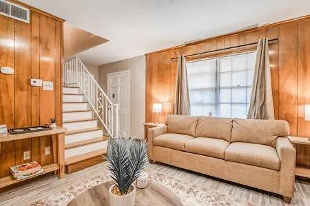 Holiday home Minutes From The Airport - Wonderful Warrington Villa Memphis